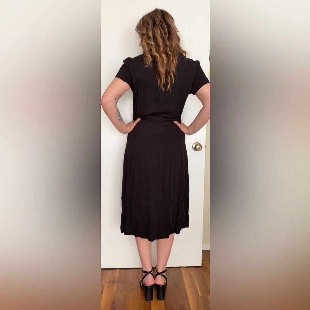 H&M Black Tie-Shirt Midi Dress with Button Detail - Picture 2 of 7